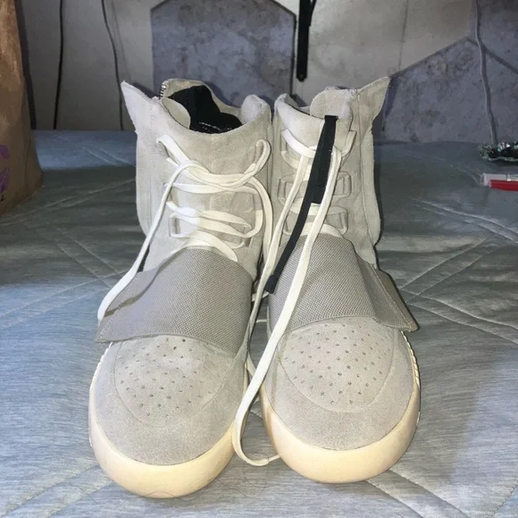 Yeezy 750 Boost size 9